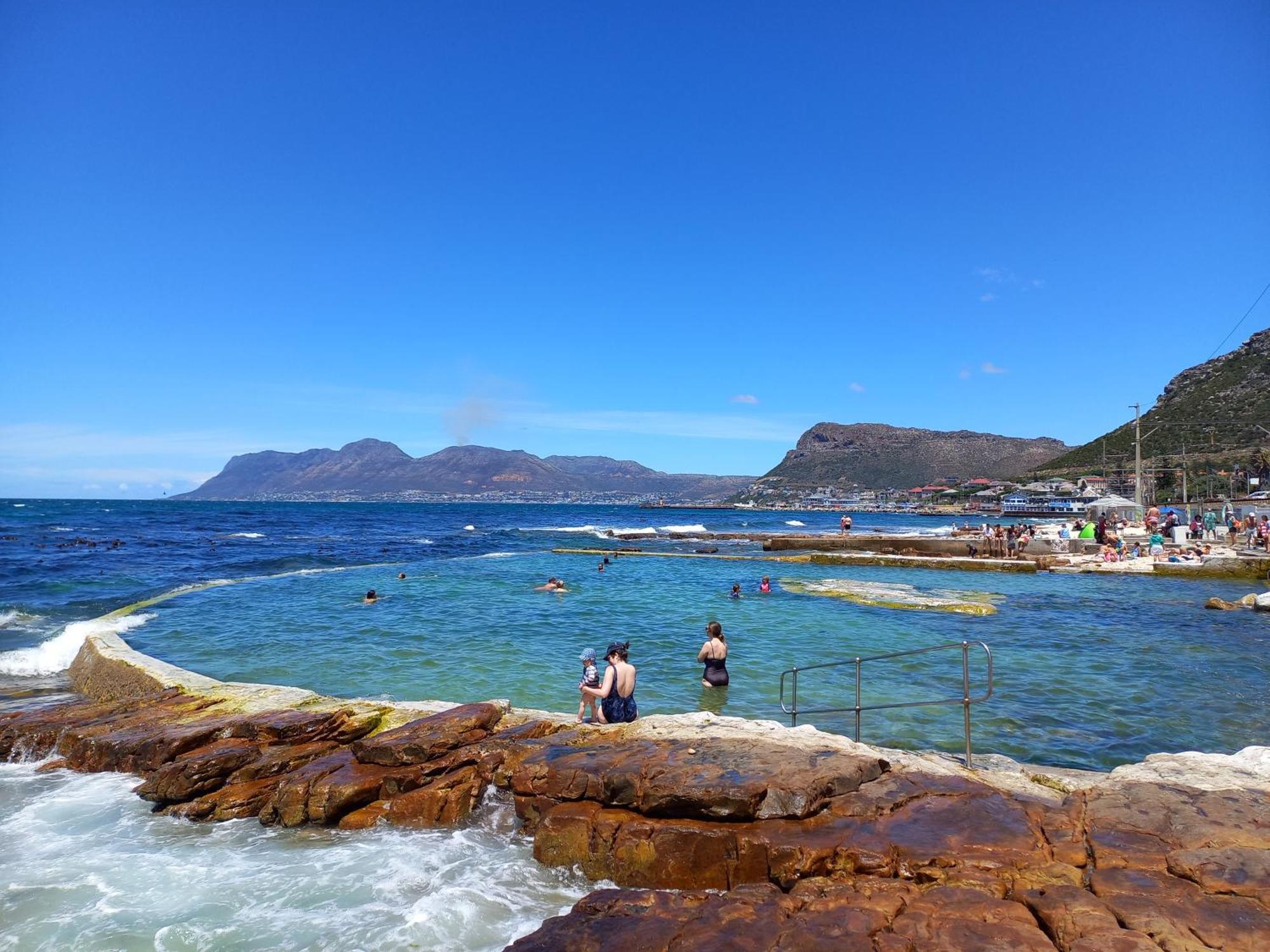 Surfers Corner With Secure Parking Apartment Cape Town